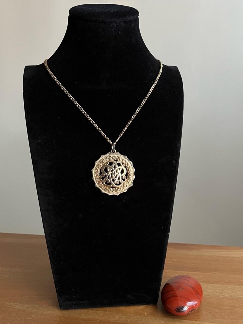 Vintage style pendant, gold tone, 22 inch lobster clasp closure necklace